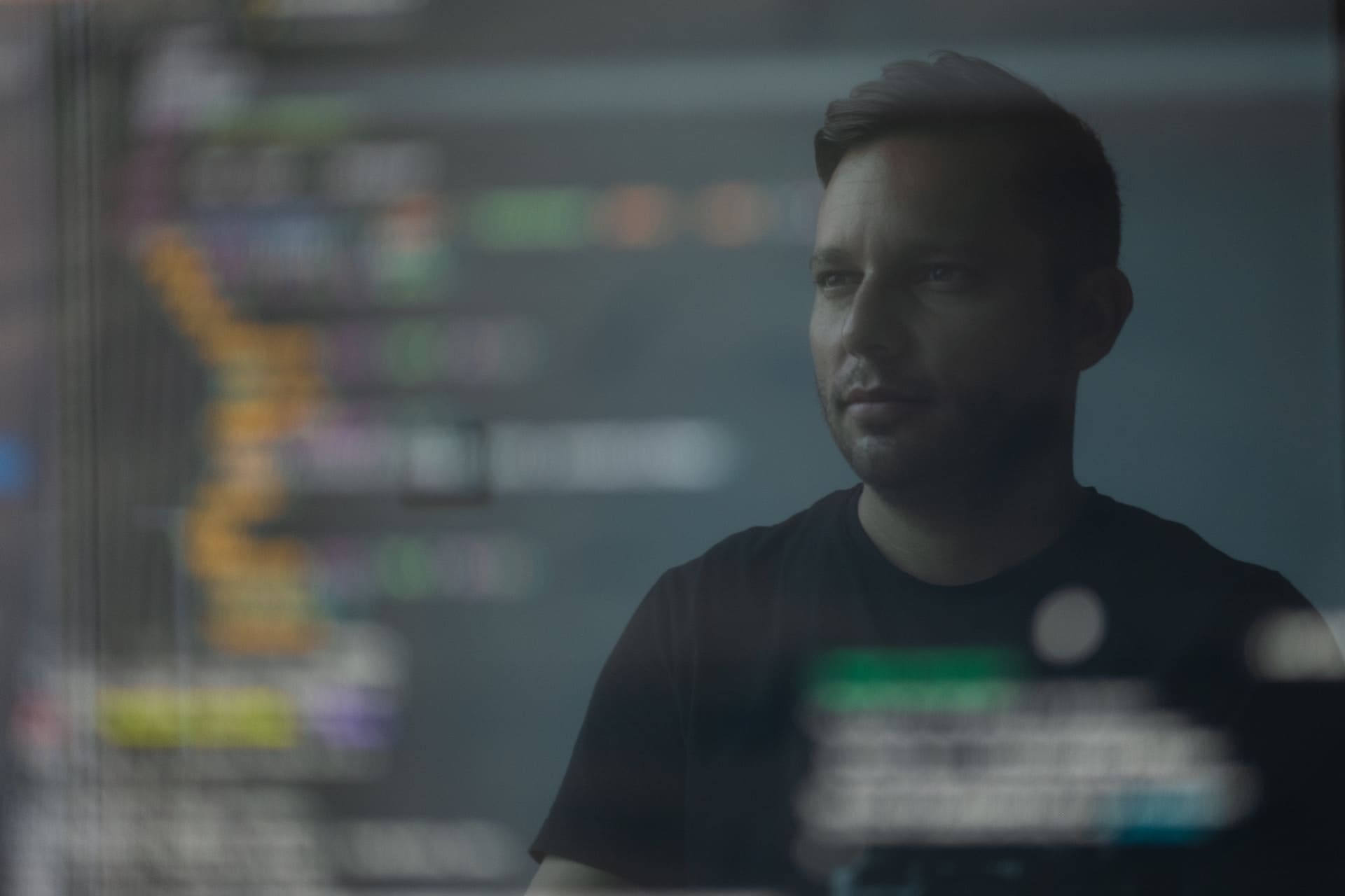 monitor screen reflection